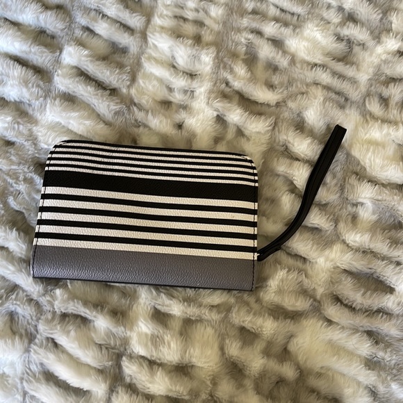 Vera Bradley Wallet - Picture 3 of 6